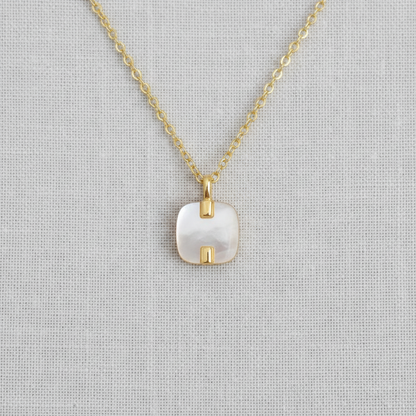 Pearl Shell Pendant Necklace
