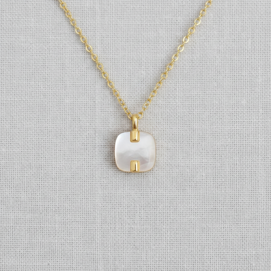 Pearl Shell Pendant Necklace